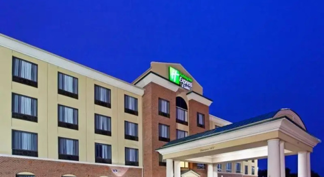 Номер Superior Holiday Inn Express & Suites Monroe by IHG
