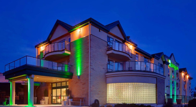 Doubletree By Hilton West Kelowna, Buchen Sie Hotel Hotels in British Columbia mit Pool, Schwimmbad