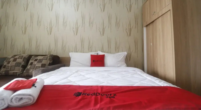RedDoorz Apartment @ Green Lake View Ciputat