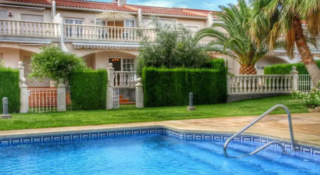 ARENDA Pino Alto Holiday Home Cristal 9, Забронировать Отель Отели Монроч-дел-Камп с парковкой, рядом с Cala Misteri, Парковка