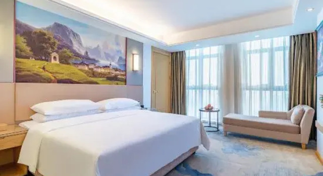 Двухместный семейный люкс Deluxe Vienna International Hotel (Danzhou Dingshang Square)