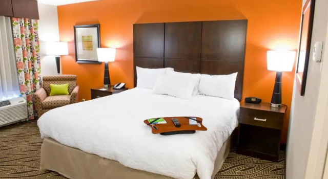 Двухместный люкс c 1 комнатой Hampton Inn Evansville Airport