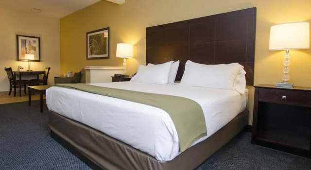 Holiday Inn Express Hotel & Suites-Saint Joseph, an IHG Hotel, Buchen Sie Hotel St. Joseph Michigan
