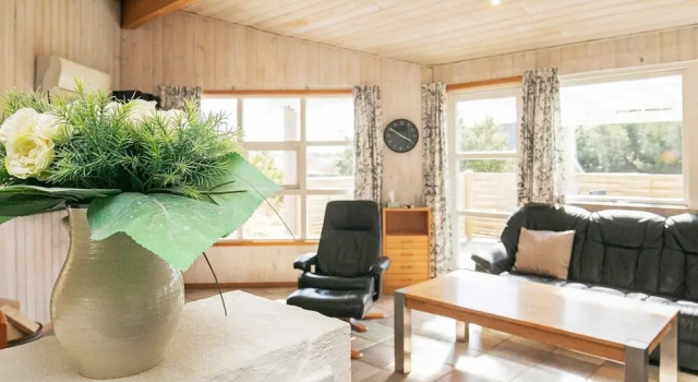 Cozy Holiday Home in Vejers Strand With Whirlpool, Boek Hotel 3-sterren hotels in Ho, 3*