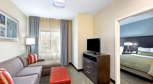 Четырёхместный люкс c 1 комнатой Staybridge Suites College Station by IHG