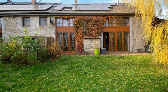 Коттедж Rustic Bohon family retreat