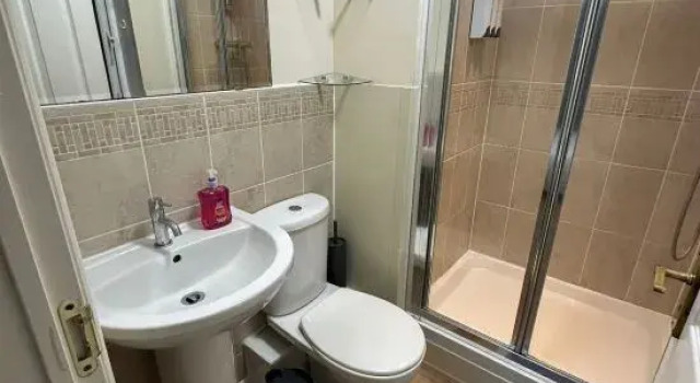 Oxford 4 beds detached house with driveway parking