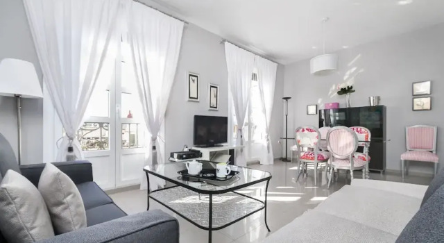 Bright 3 BD Apartment Close to the Real Plaza de la Maestranza. Antonia Diaz, Забронировать Апартаменты/квартира Севилья провинция Севилья, рядом с Торре-дель-Оро