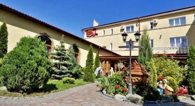 Stanislavskiy Dvir, Buchen Sie Hotel Ivano-Frankivsʼk 