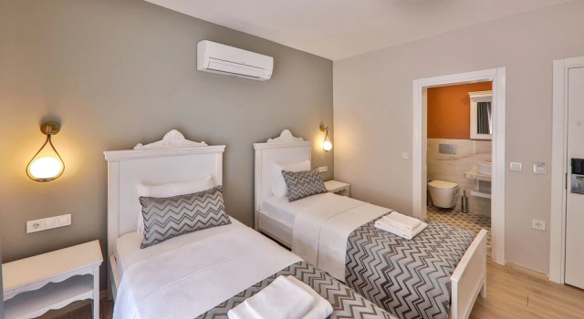Lora Kas Otel