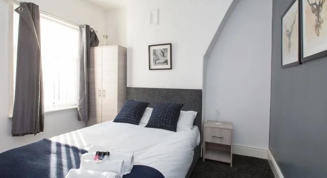 Townhouse @ 47 Clare Street Stoke, Забронировать Гостевой дом Сток-он-Трент Стаффордшир