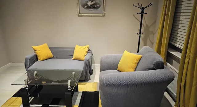 Charming 3 Bed Home in Stepps, Glasgow - Garden & Patio, Забронировать Дом для отпуска Виллы Стратклайда, Вилла