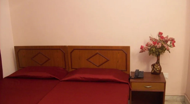 Malik Court by OYO Rooms