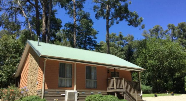 Коттедж Emerald Creek Cottages