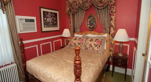 Bellevue Manor, Забронировать Отель «постель и завтрак» Ньюпорт штат Род-Айленд, рядом с Развлекательный центр Ryan Family Amusements