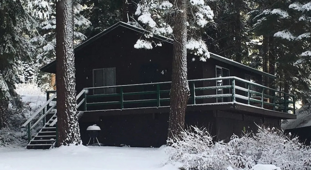 Номер Standard с 2 комнатами с видом на озеро Crater Lake Gateway-Rocky Point Resort