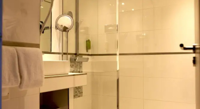 Süper üç kişilik oda Hotel De France