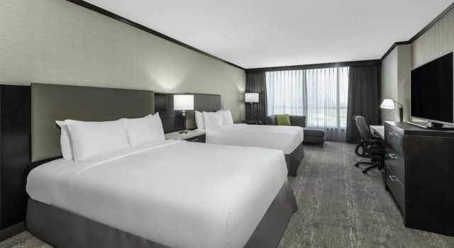 Четырёхместный номер Deluxe Hilton Vancouver Metrotown