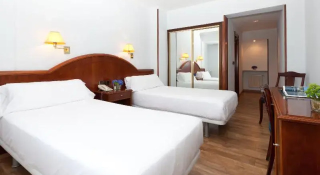 Номер Standard с балконом Hotel Príncipe de Asturias
