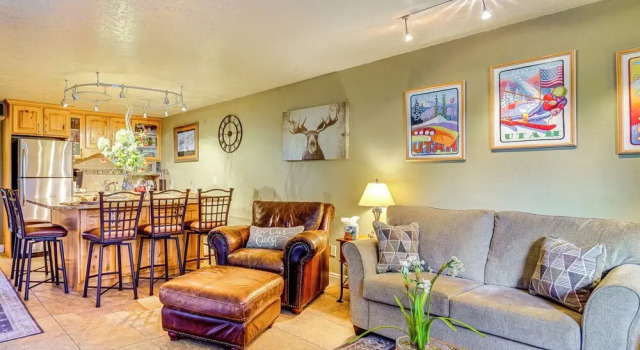 1/2 Block to Lift Bus Stop: Condo in Park City