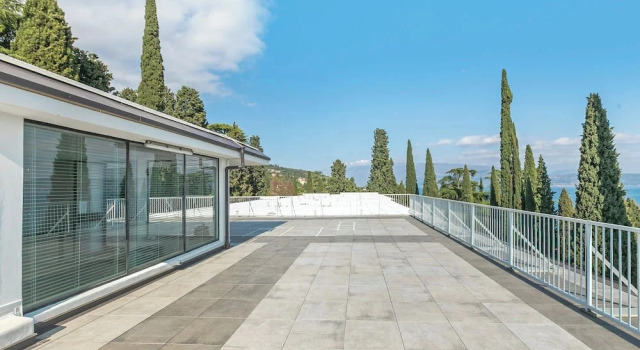 Luxury Apt 402 With Pool & Lake View