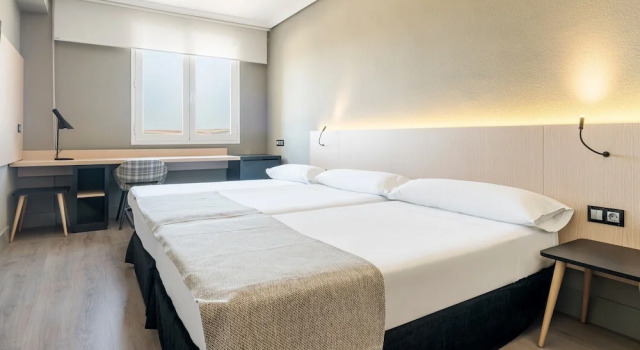 Трёхместный номер Premium Hotel Ilunion Las Lomas
