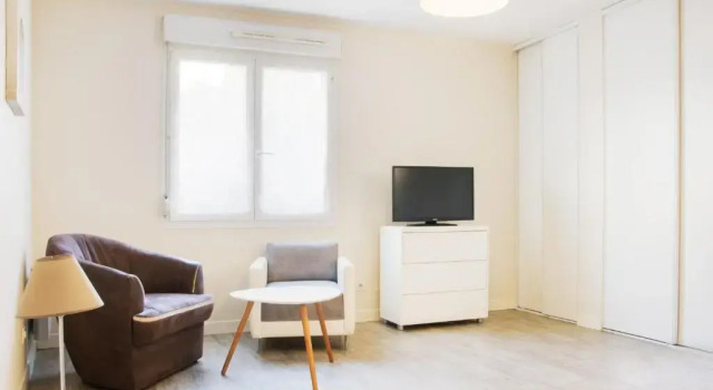 LE 12 CARNOT - Sérénité assurée dans ce grand studio, Rezervasyon Otel Poitiers 