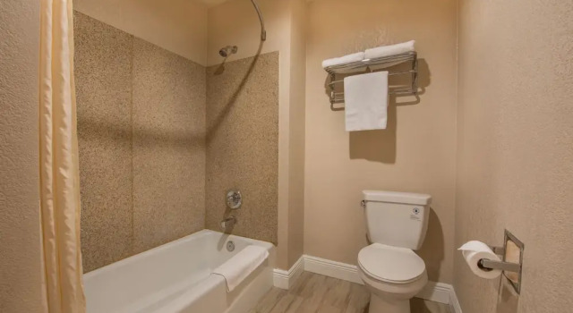 Четырёхместный номер Standard Edge Water Inn