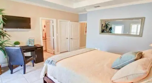 South Padre Condo by the Beach by RedAwning, Buchen Sie Ferienwohnung Hotels in Padre Island mit Pool, Schwimmbad