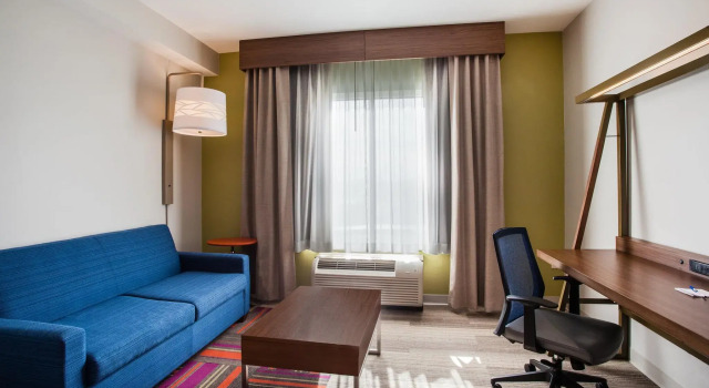 Четырёхместный люкс Holiday Inn Express & Suites Lexington Park California by IHG