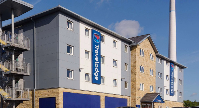 Travelodge Huddersfield, Забронировать Отель Отели Хаддерсфилд с парковкой, рядом с Театр им. Лоренса Бэтли, Парковка