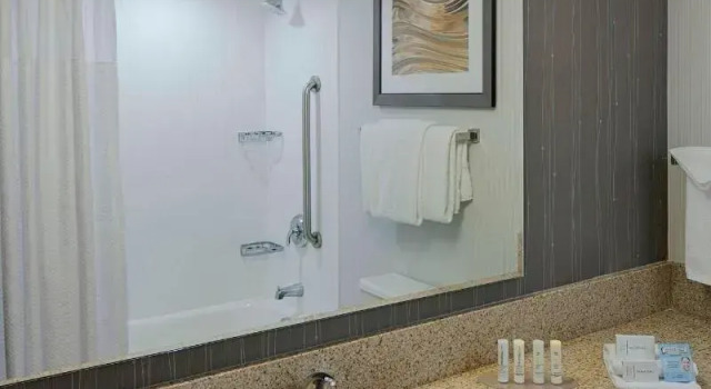 Четырёхместный номер Standard Columbus Hilliard Hotel