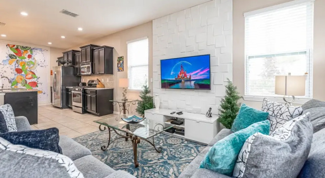 Brand New Luxury Townhome w/ Pvt Pool Close to Disney Parks by Redawning, Забронировать Отель Отели Давенпорт с парковкой, Парковка