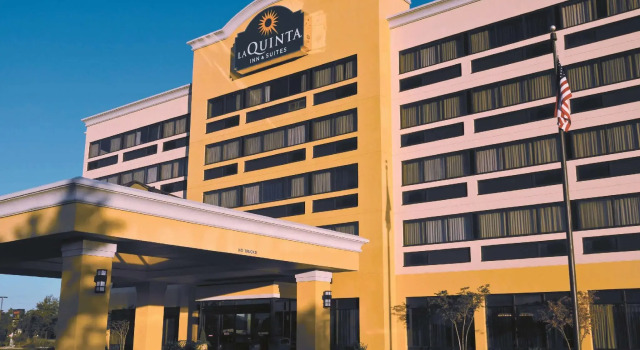 Кровать в общем номере La Quinta Inn & Suites by Wyndham Richmond-Midlothian