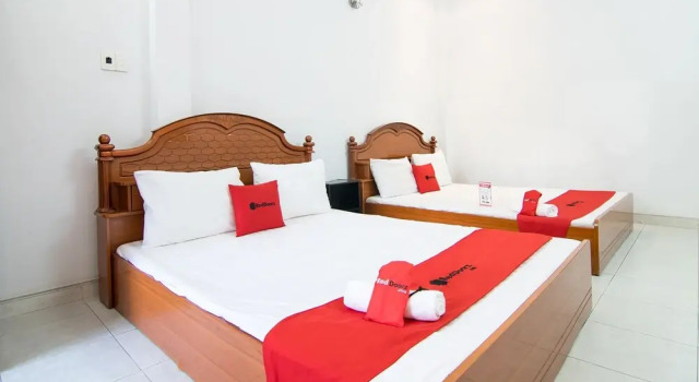 Reddoorz near Hoang Van Thu Park