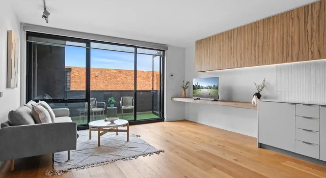 Апартаменты Lovely 1-bed With Balcony in St Kilda's Heart