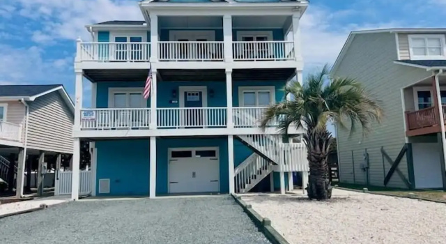 Коттедж 218 Brunswick 3 Bedroom Home by RedAwning