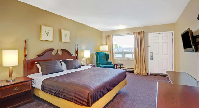 Двухместный номер Standard Howard Johnson by Wyndham Lindsay