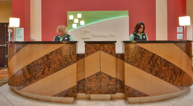 Holiday Inn & Suites Bakersfield, an IHG Hotel, Reserva ahora Hotel Bakersfield California