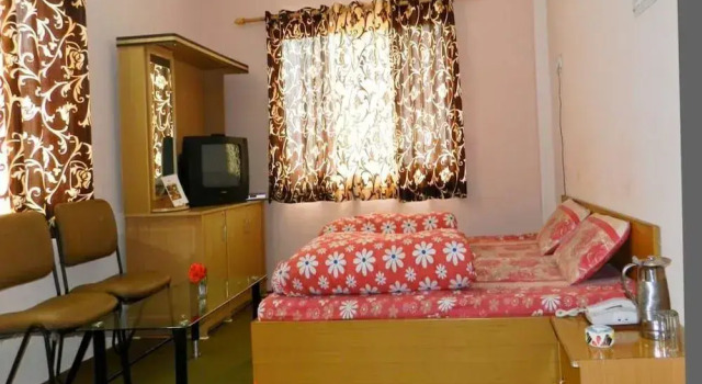 Burans Breeze, Book Hotel Dhanaulti Uttarakhand