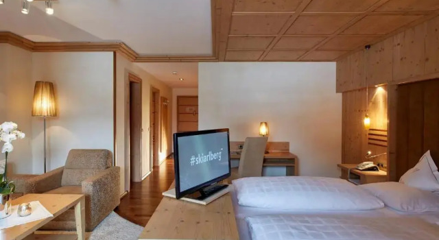 Полулюкс Hotel Auriga