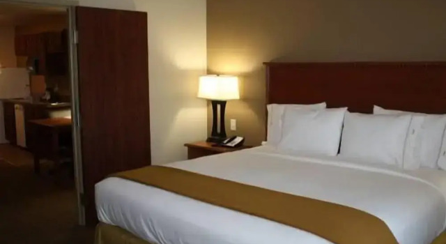 Люкс c 1 комнатой Holiday Inn Express & Suites Sioux Falls Southwest by IHG