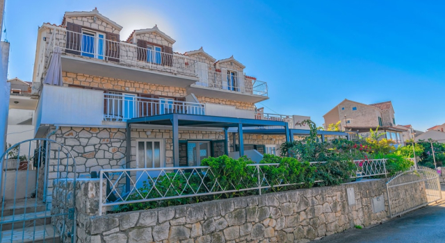 Apartments Terrace, Prenota Appartamento Postira 
