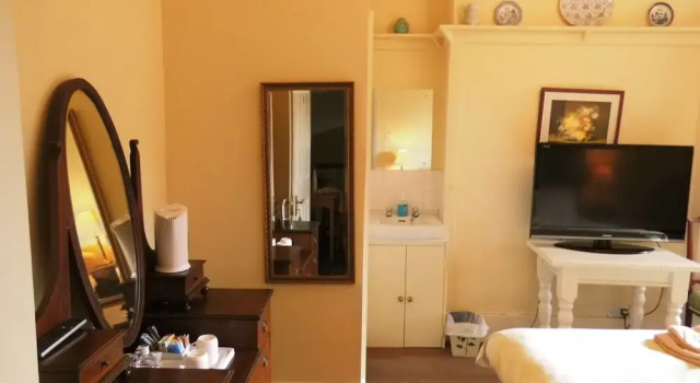Greystones B&B, Book Bed and Breakfast Rochester Kent