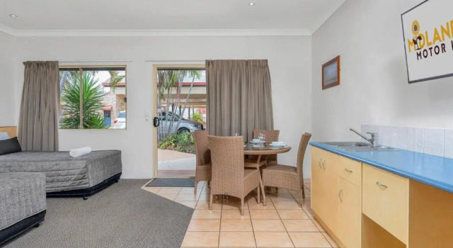 Camera Superior Midlander Motor Inn
