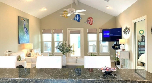 Sea Beauty 3 Bedroom Home by Redawning, Book Feriehus Bolivar Peninsula Houston