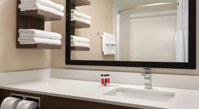 Четырёхместный номер Standard Canalta Hotel Airdrie
