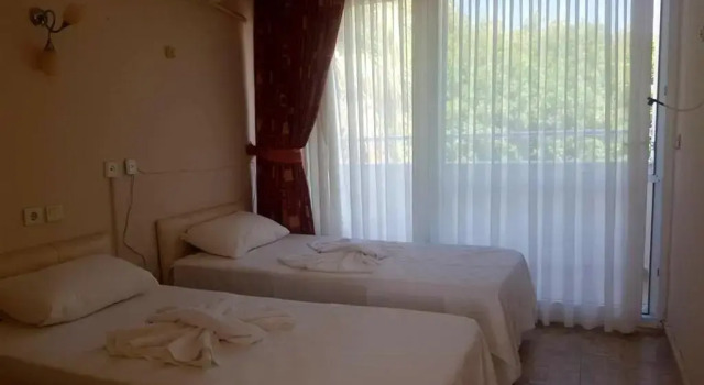 Трёхместный номер Standard с видом на сад Selina Hotel