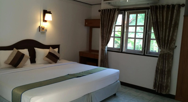 CleanWave Resort Chumphon คลีนเวฟ รีสอร์ท, Забронировать Курортный отель Отели Южного Таиланда с парковкой, Парковка