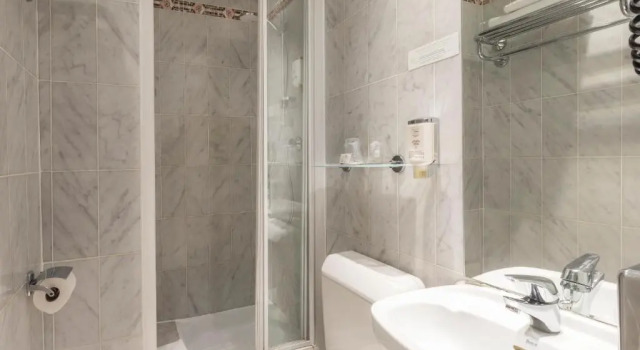 Трёхместный номер Comfort Hôtel Opera Lafayette